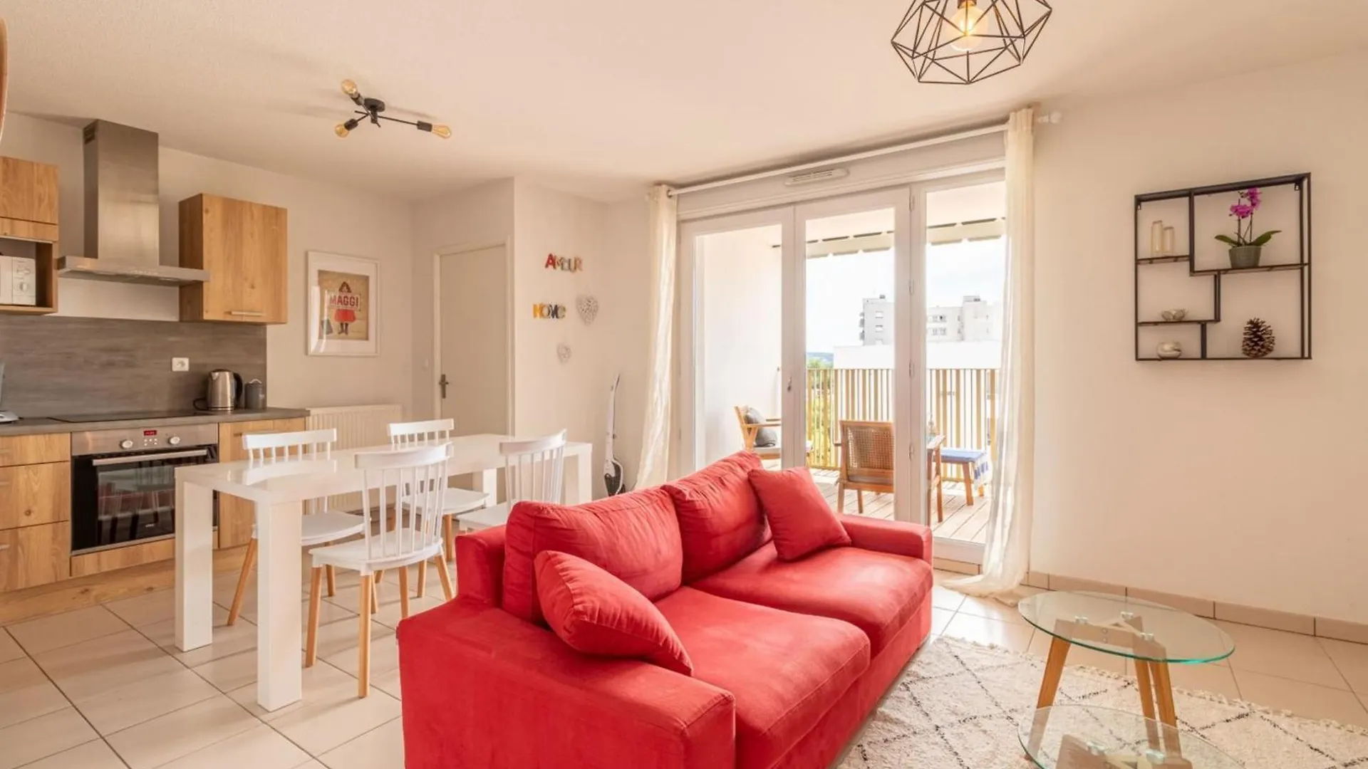Nice T2 With A Large Furnished Balcony In Toulouse Fransa